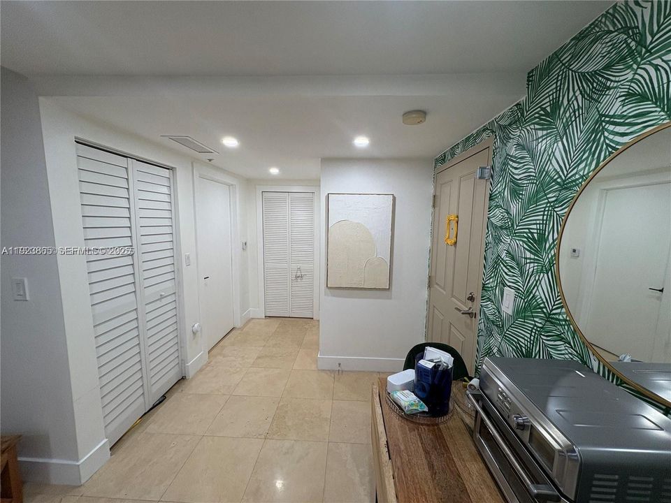 For Sale: $555,000 (2 beds, 2 baths, 1085 Square Feet)