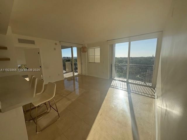 For Sale: $555,000 (2 beds, 2 baths, 1085 Square Feet)