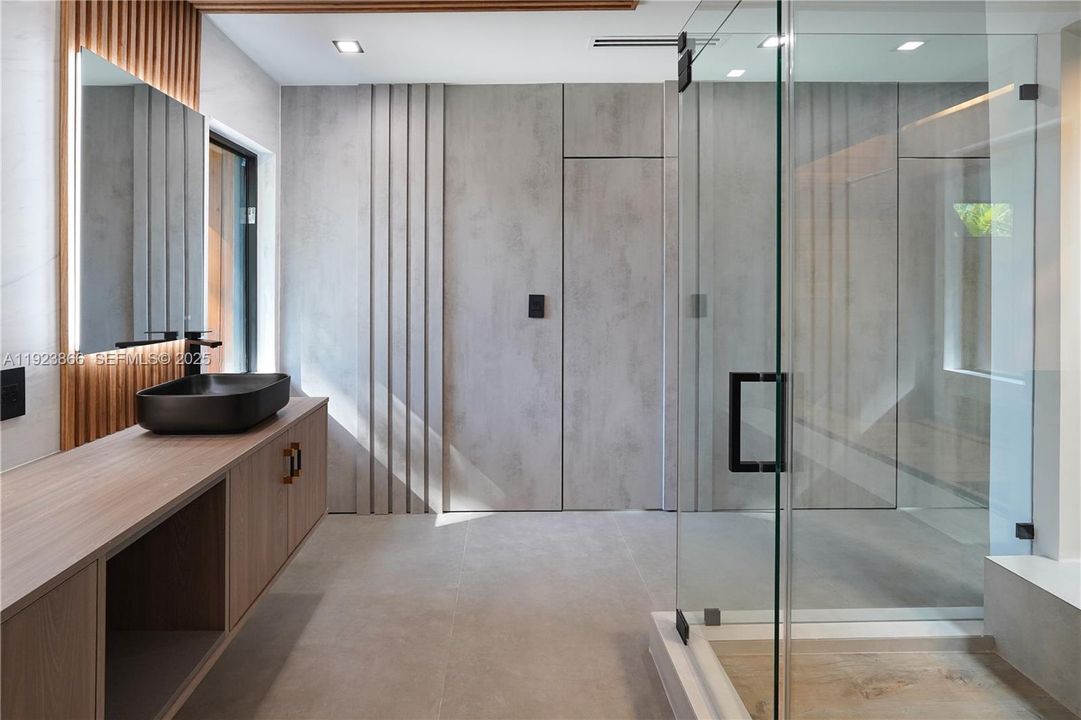 For Sale: $3,600,000 (5 beds, 4 baths, 4459 Square Feet)