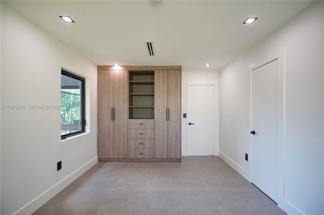 For Sale: $3,600,000 (5 beds, 4 baths, 4459 Square Feet)