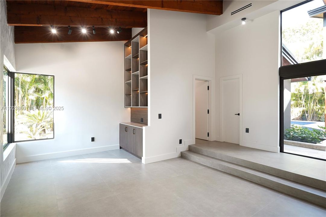 For Sale: $3,600,000 (5 beds, 4 baths, 4459 Square Feet)