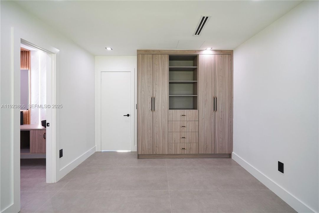 For Sale: $3,600,000 (5 beds, 4 baths, 4459 Square Feet)