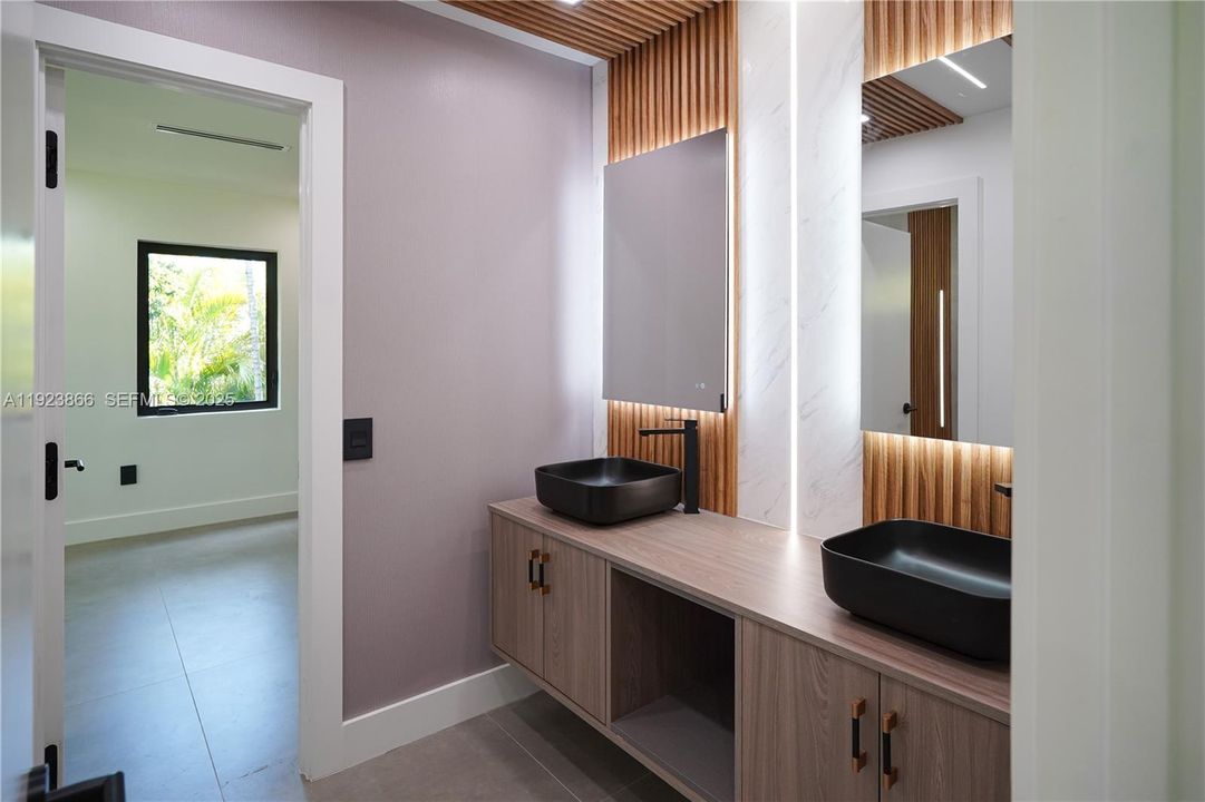 For Sale: $3,600,000 (5 beds, 4 baths, 4459 Square Feet)