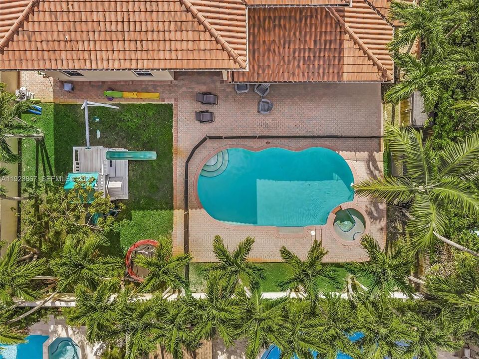 For Sale: $1,199,999 (5 beds, 4 baths, 2889 Square Feet)