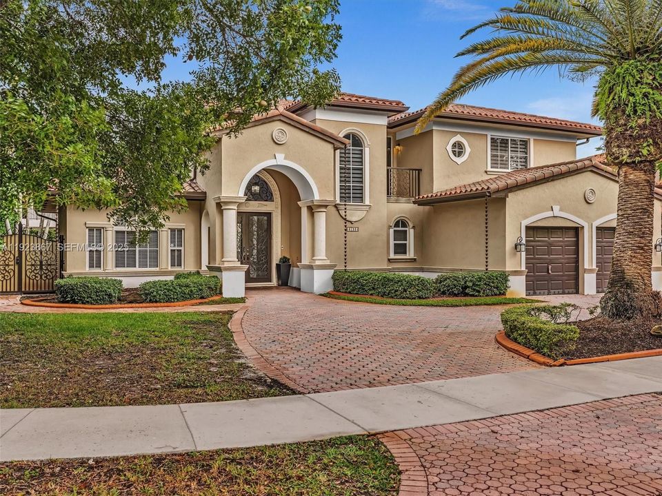 For Sale: $1,199,999 (5 beds, 4 baths, 2889 Square Feet)