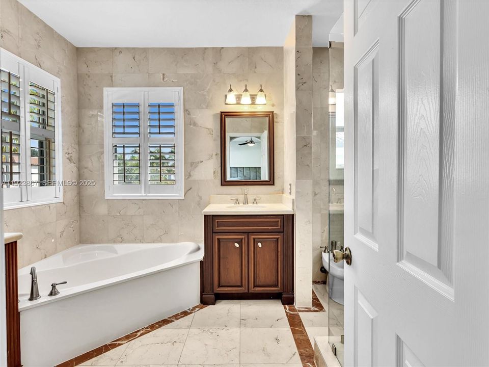 For Sale: $1,199,999 (5 beds, 4 baths, 2889 Square Feet)