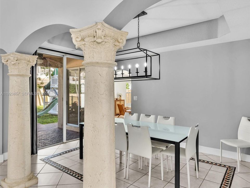 For Sale: $1,199,999 (5 beds, 4 baths, 2889 Square Feet)