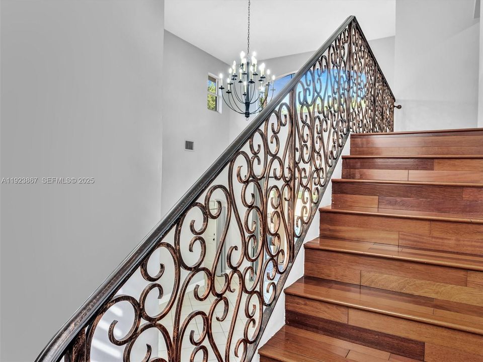 For Sale: $1,199,999 (5 beds, 4 baths, 2889 Square Feet)