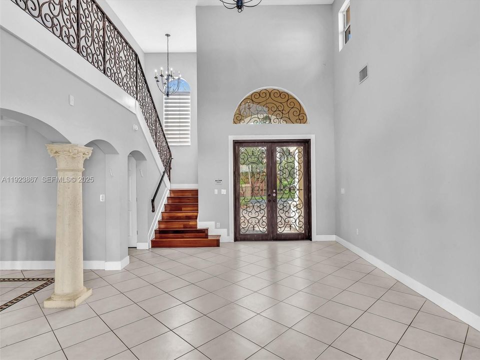 For Sale: $1,199,999 (5 beds, 4 baths, 2889 Square Feet)