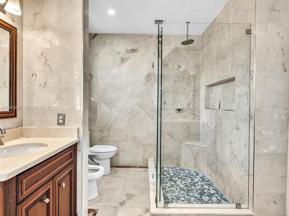 For Sale: $1,199,999 (5 beds, 4 baths, 2889 Square Feet)