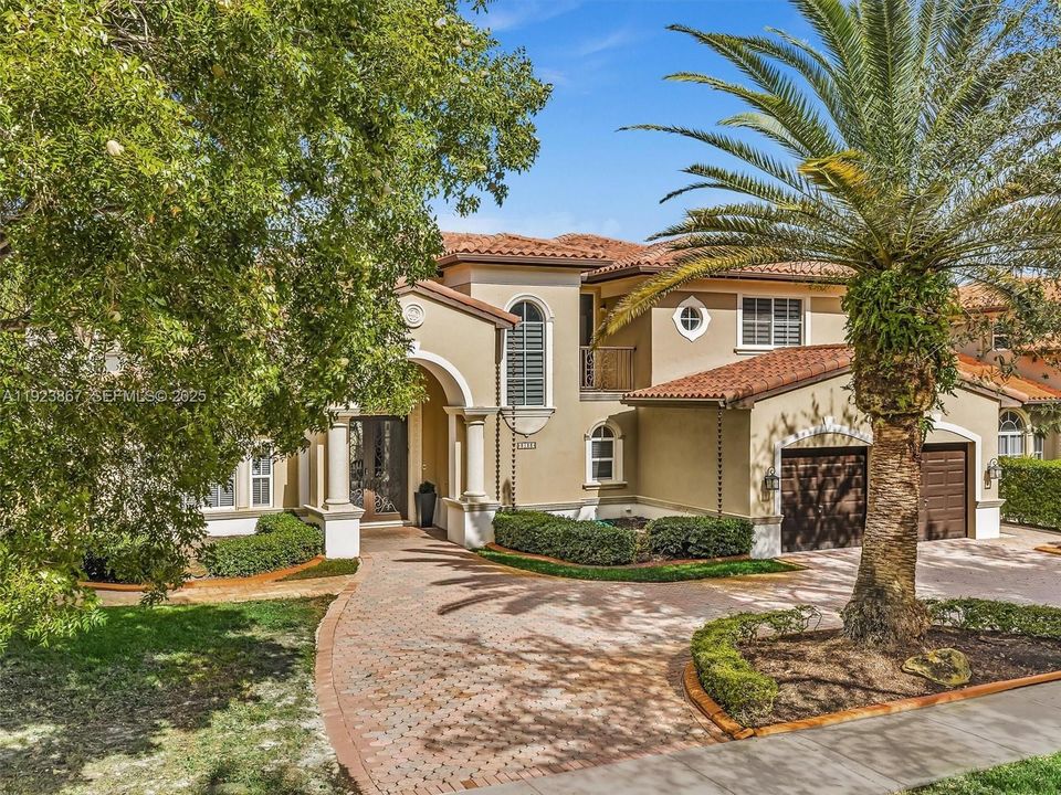 For Sale: $1,199,999 (5 beds, 4 baths, 2889 Square Feet)