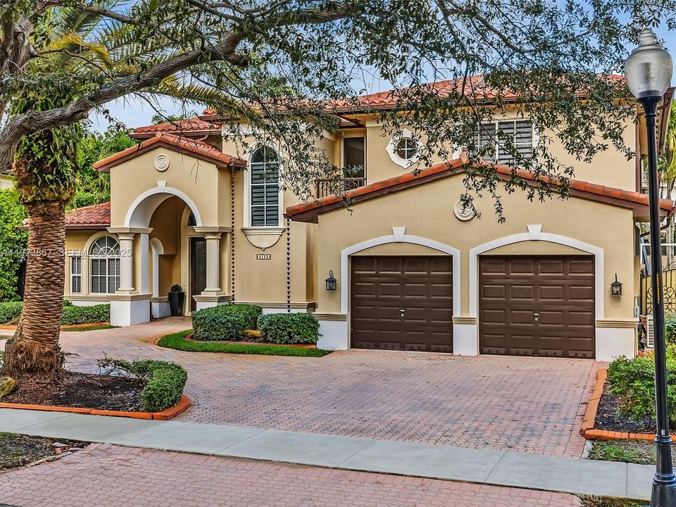 For Sale: $1,199,999 (5 beds, 4 baths, 2889 Square Feet)