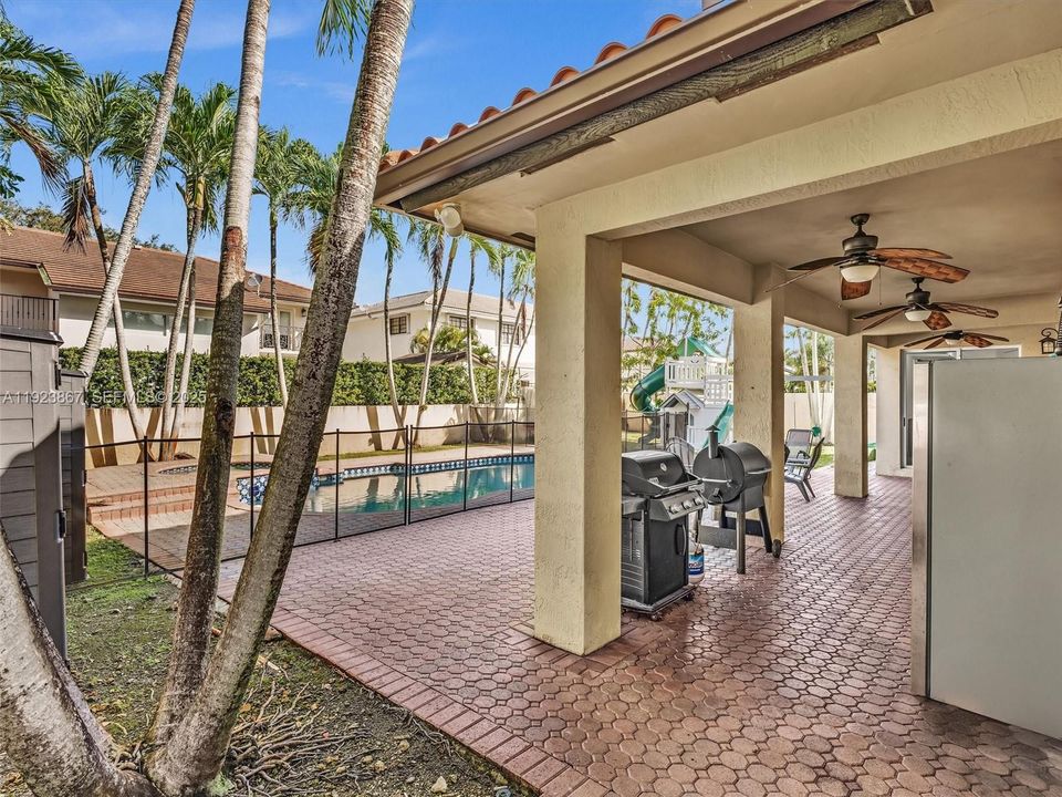 For Sale: $1,199,999 (5 beds, 4 baths, 2889 Square Feet)