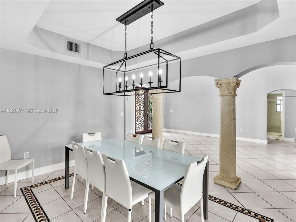 For Sale: $1,199,999 (5 beds, 4 baths, 2889 Square Feet)