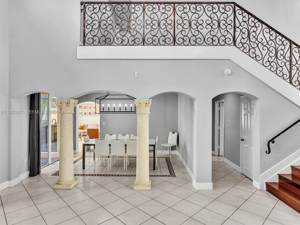 For Sale: $1,199,999 (5 beds, 4 baths, 2889 Square Feet)