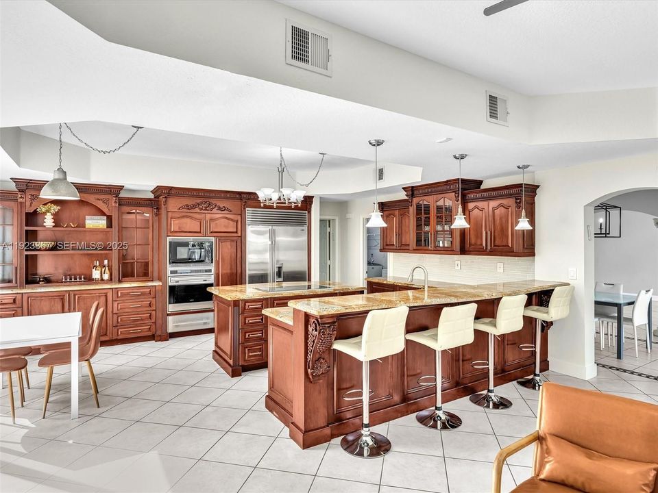 For Sale: $1,199,999 (5 beds, 4 baths, 2889 Square Feet)