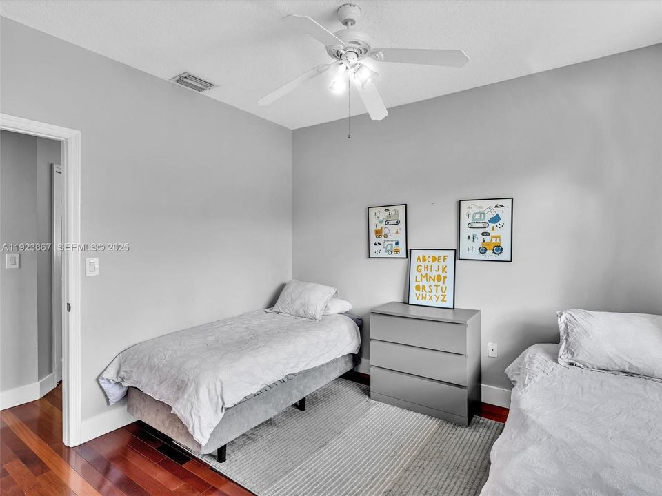 For Sale: $1,199,999 (5 beds, 4 baths, 2889 Square Feet)