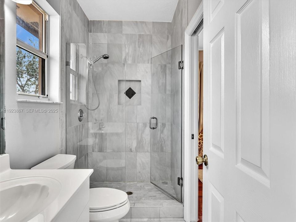 For Sale: $1,199,999 (5 beds, 4 baths, 2889 Square Feet)