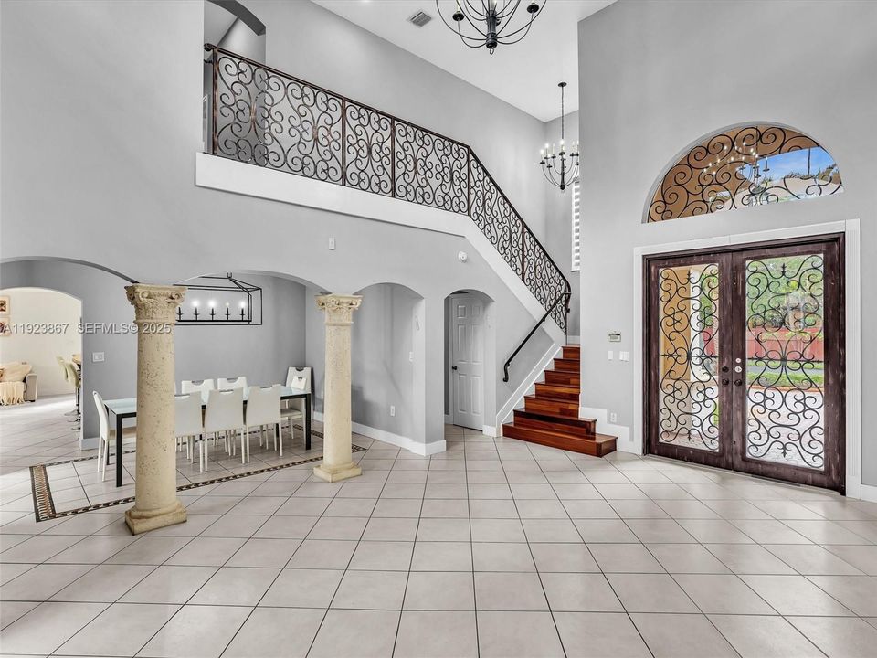 For Sale: $1,199,999 (5 beds, 4 baths, 2889 Square Feet)