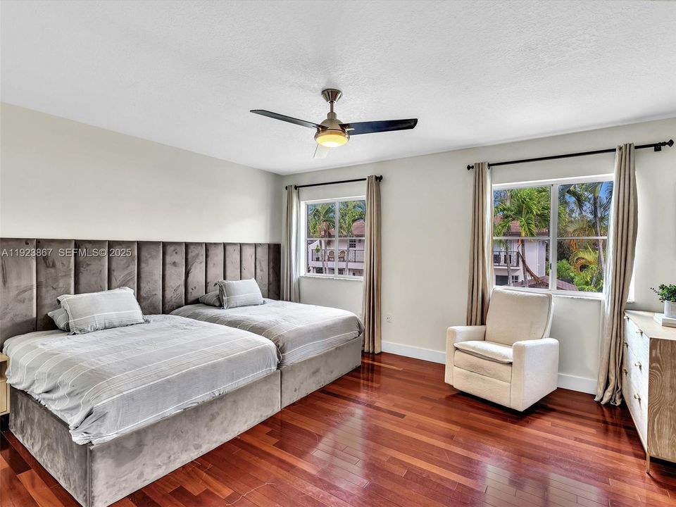 For Sale: $1,199,999 (5 beds, 4 baths, 2889 Square Feet)