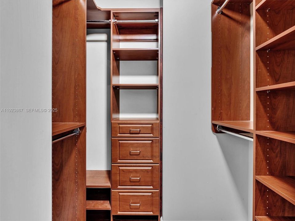 For Sale: $1,199,999 (5 beds, 4 baths, 2889 Square Feet)