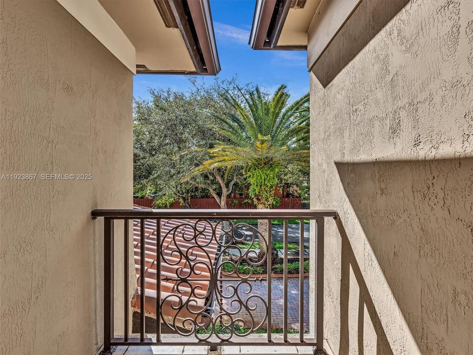 For Sale: $1,199,999 (5 beds, 4 baths, 2889 Square Feet)