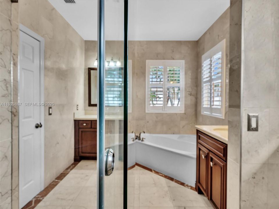 For Sale: $1,199,999 (5 beds, 4 baths, 2889 Square Feet)