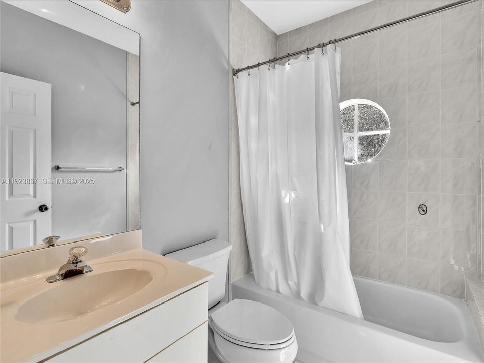 For Sale: $1,199,999 (5 beds, 4 baths, 2889 Square Feet)