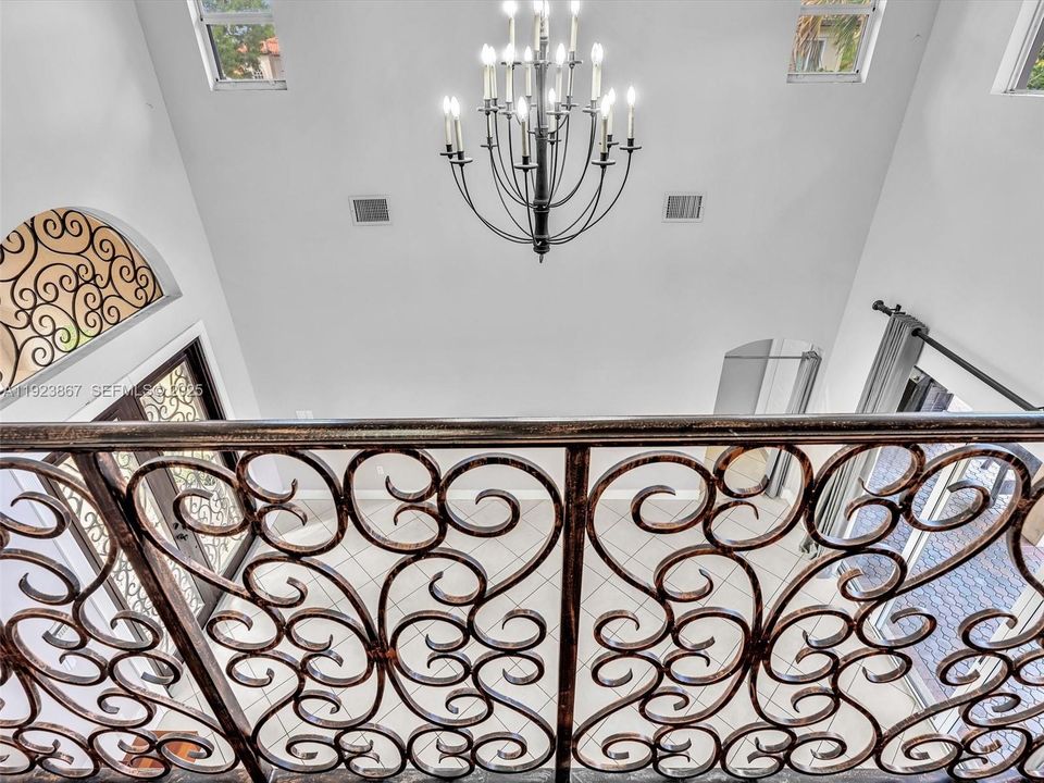 For Sale: $1,199,999 (5 beds, 4 baths, 2889 Square Feet)