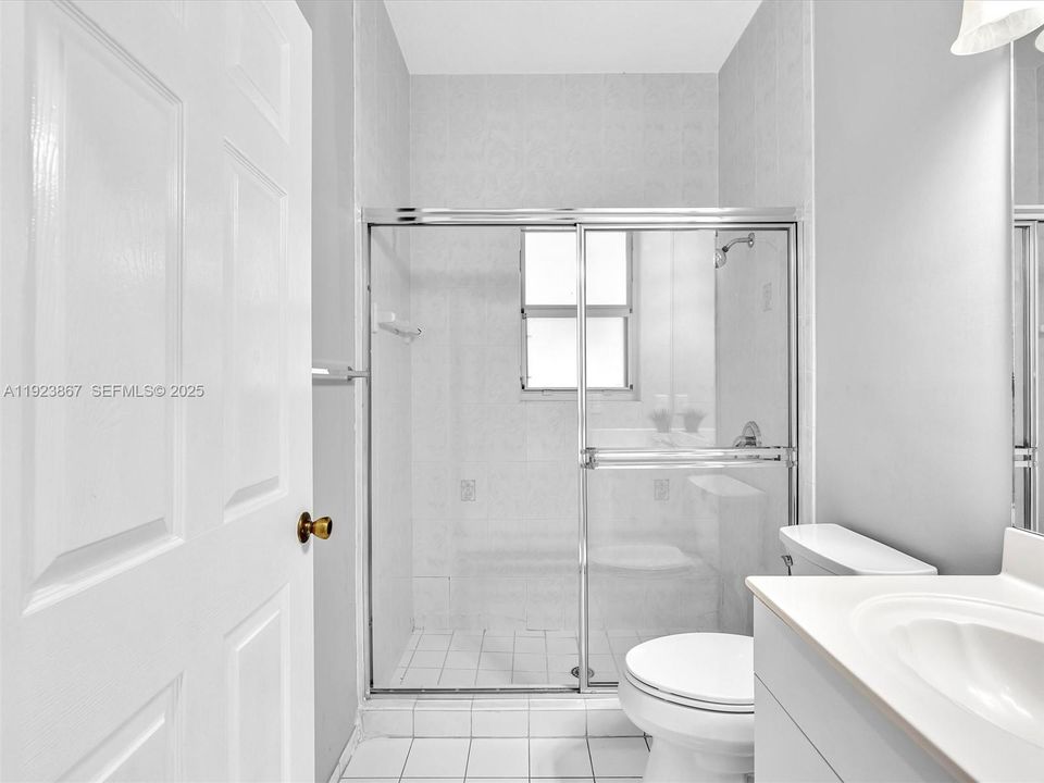 For Sale: $1,199,999 (5 beds, 4 baths, 2889 Square Feet)