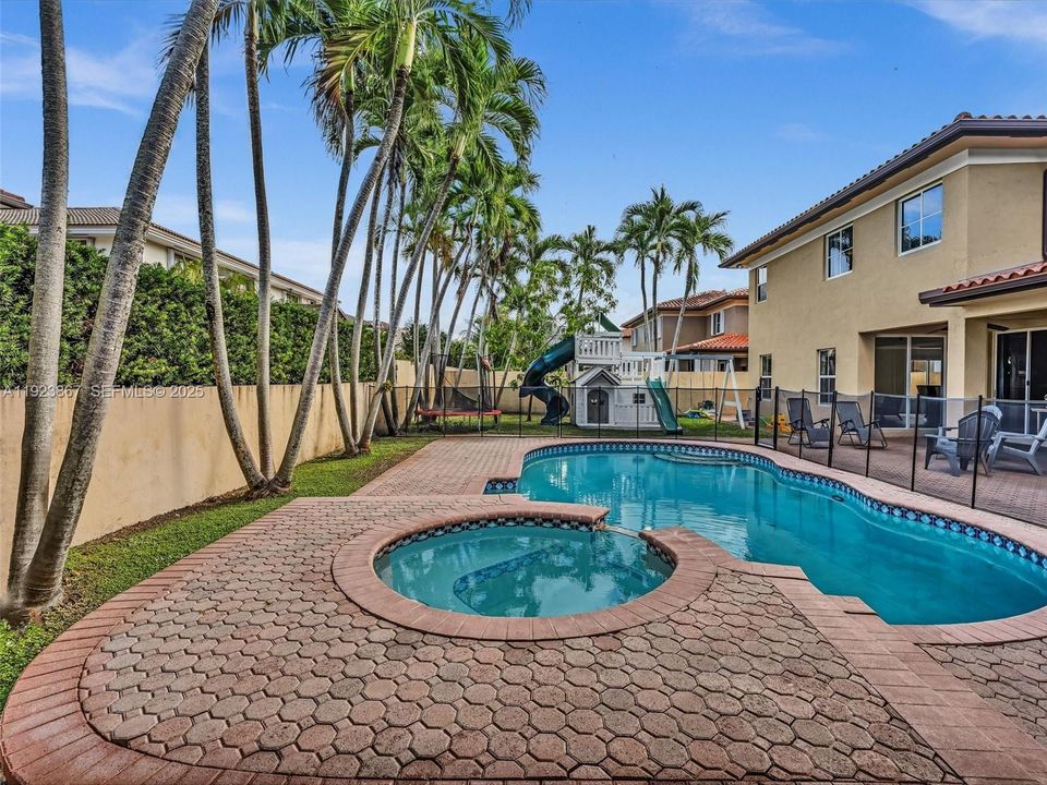 For Sale: $1,199,999 (5 beds, 4 baths, 2889 Square Feet)