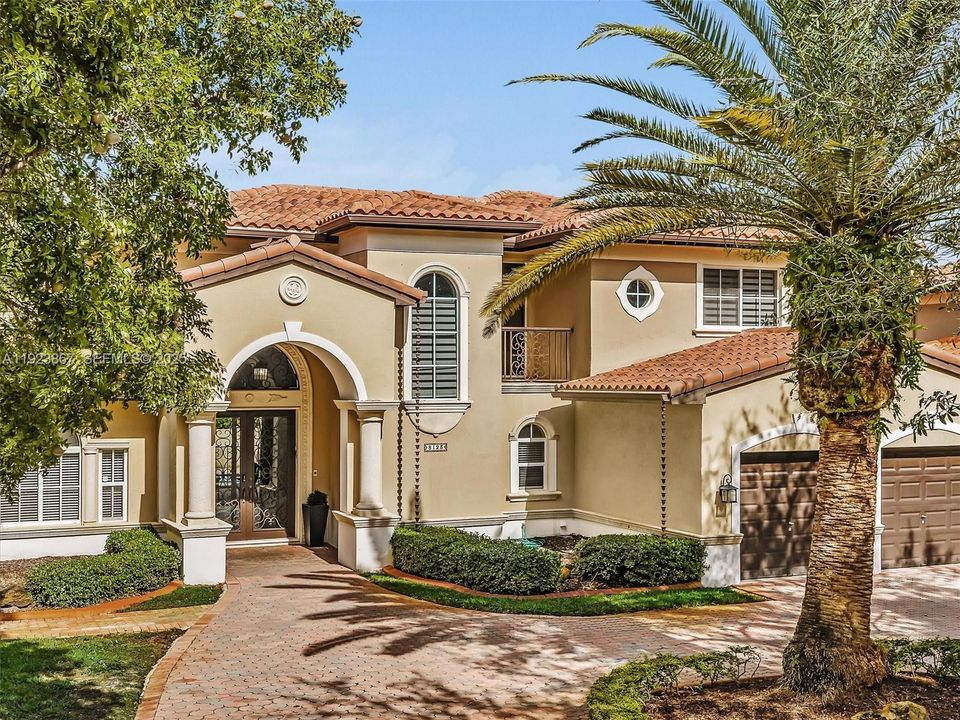 For Sale: $1,199,999 (5 beds, 4 baths, 2889 Square Feet)