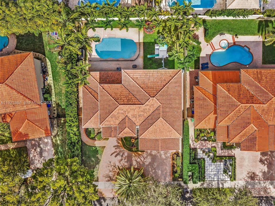 For Sale: $1,199,999 (5 beds, 4 baths, 2889 Square Feet)