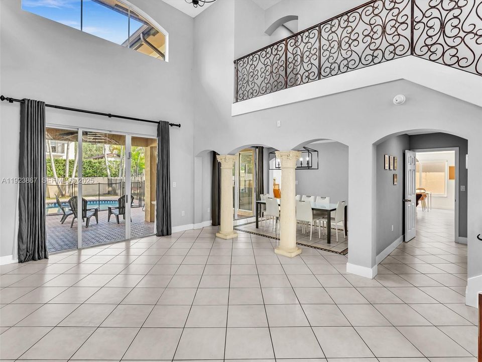 For Sale: $1,199,999 (5 beds, 4 baths, 2889 Square Feet)