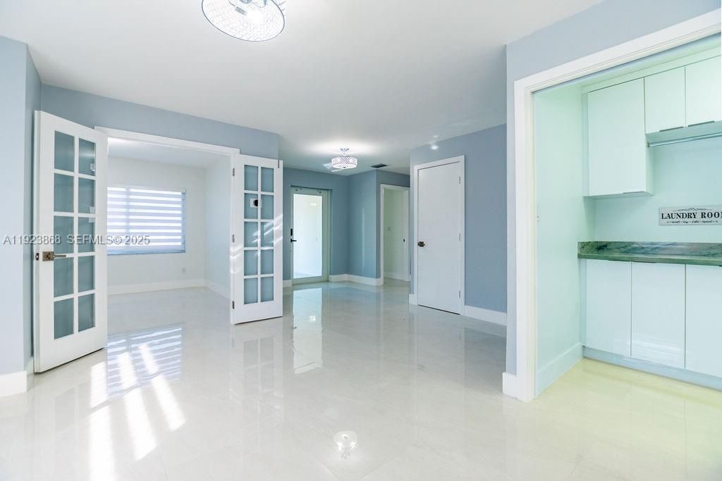 For Sale: $900,000 (4 beds, 2 baths, 1737 Square Feet)