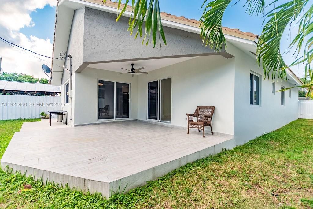 For Sale: $900,000 (4 beds, 2 baths, 1737 Square Feet)