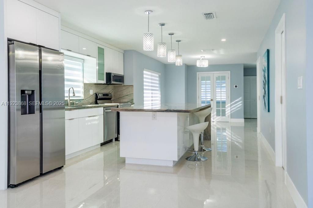 For Sale: $900,000 (4 beds, 2 baths, 1737 Square Feet)