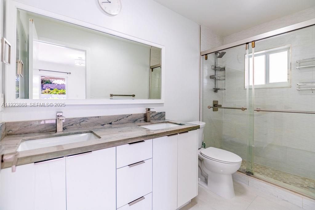 For Sale: $900,000 (4 beds, 2 baths, 1737 Square Feet)