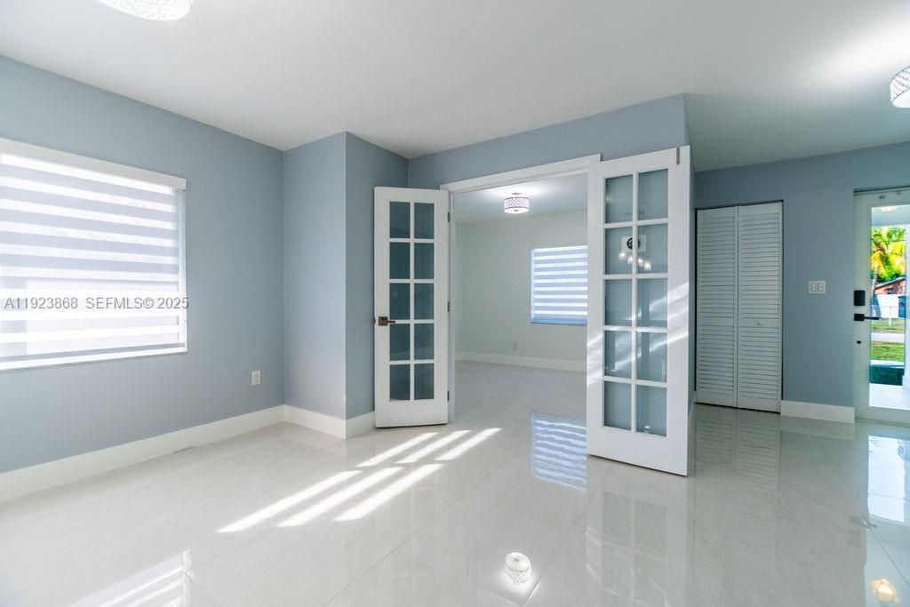 For Sale: $900,000 (4 beds, 2 baths, 1737 Square Feet)