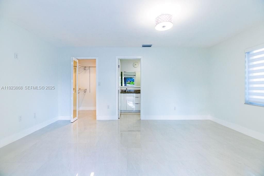 For Sale: $900,000 (4 beds, 2 baths, 1737 Square Feet)