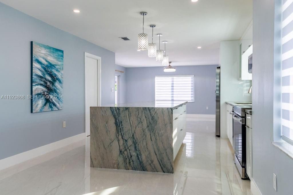 For Sale: $900,000 (4 beds, 2 baths, 1737 Square Feet)