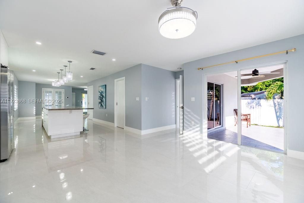 For Sale: $900,000 (4 beds, 2 baths, 1737 Square Feet)