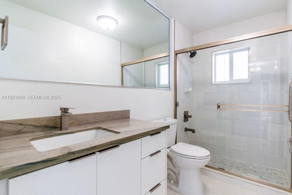 For Sale: $900,000 (4 beds, 2 baths, 1737 Square Feet)