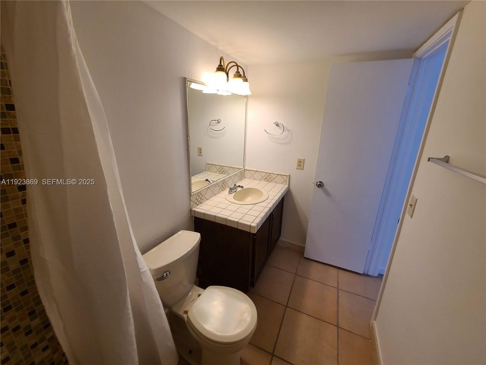 For Rent: $2,350 (2 beds, 2 baths, 1005 Square Feet)