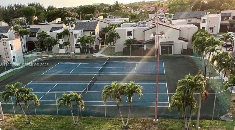 For Rent: $2,350 (2 beds, 2 baths, 1005 Square Feet)