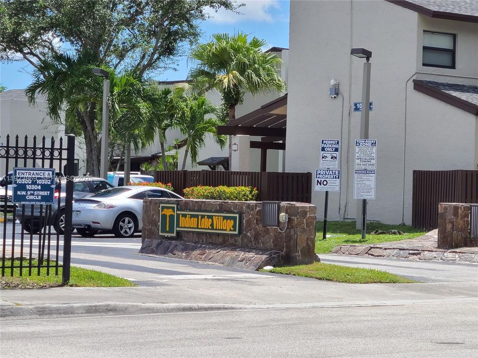 For Rent: $2,350 (2 beds, 2 baths, 1005 Square Feet)