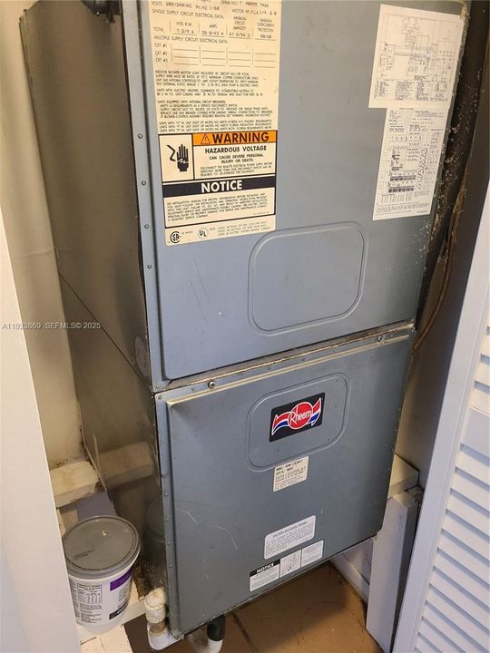 For Rent: $2,350 (2 beds, 2 baths, 1005 Square Feet)