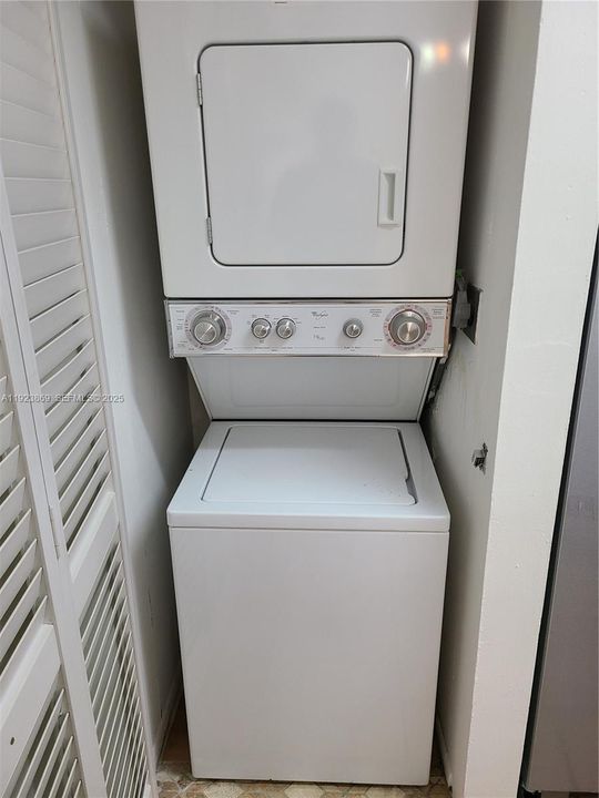 For Rent: $2,350 (2 beds, 2 baths, 1005 Square Feet)