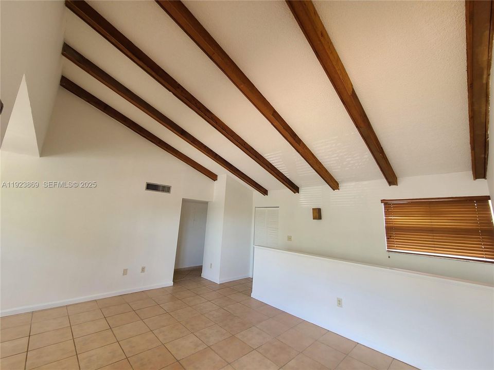 For Rent: $2,350 (2 beds, 2 baths, 1005 Square Feet)