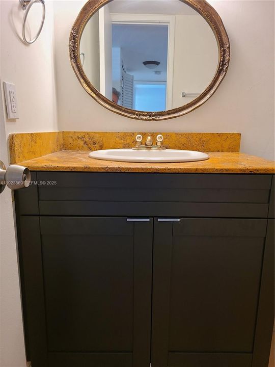 For Rent: $2,350 (2 beds, 2 baths, 1005 Square Feet)